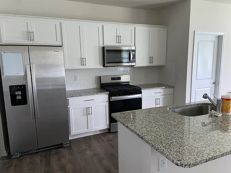 1251 Middlecrest Dr — Photo 5