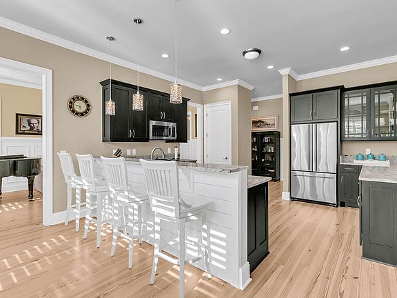 5th image of 1052 Bradbury Ln
