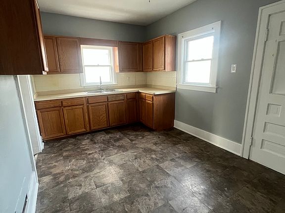 4th image of 392 Tremont St
