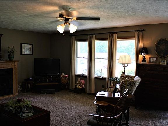 4th image of 22 James Ct