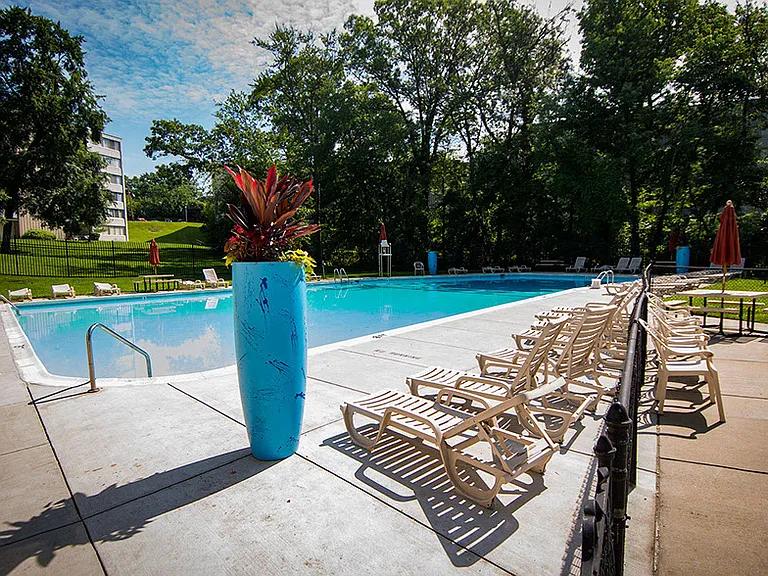 Heritage Park Apartments Pool 1