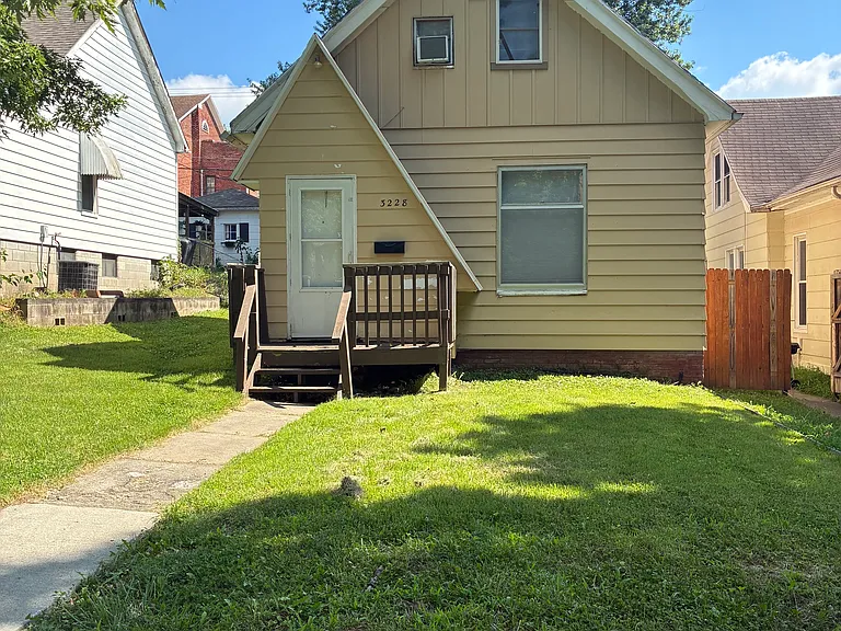 3228 Seneca St — Photo 1