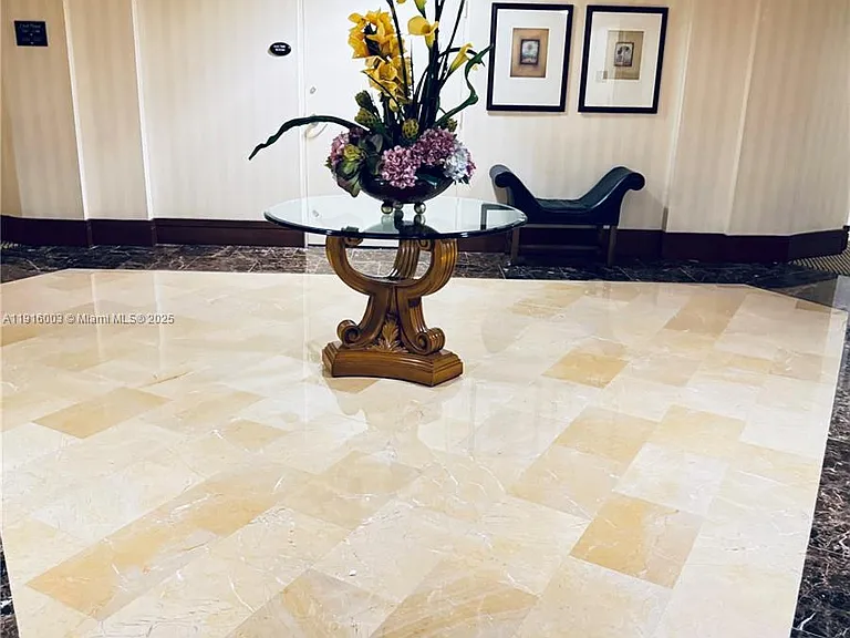 19501 W Country Club Dr #Penthouse 06 — Photo 33