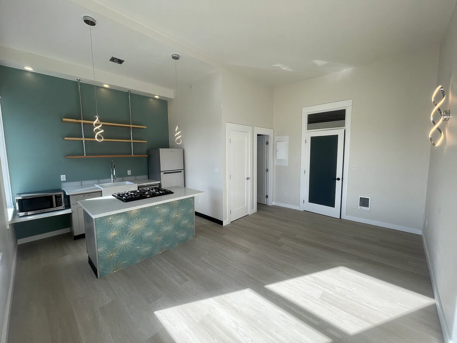 Studio, 300 sqft, $1,250 — Photo 2