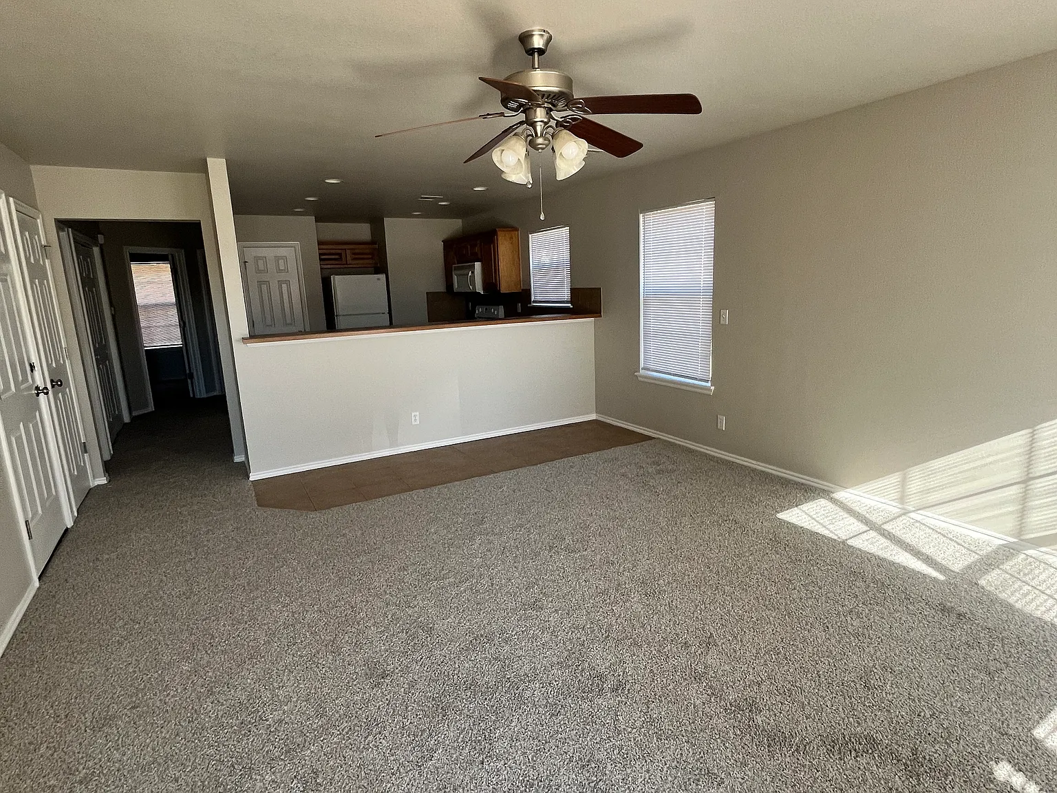 983 Clearwater Cir — Photo 3