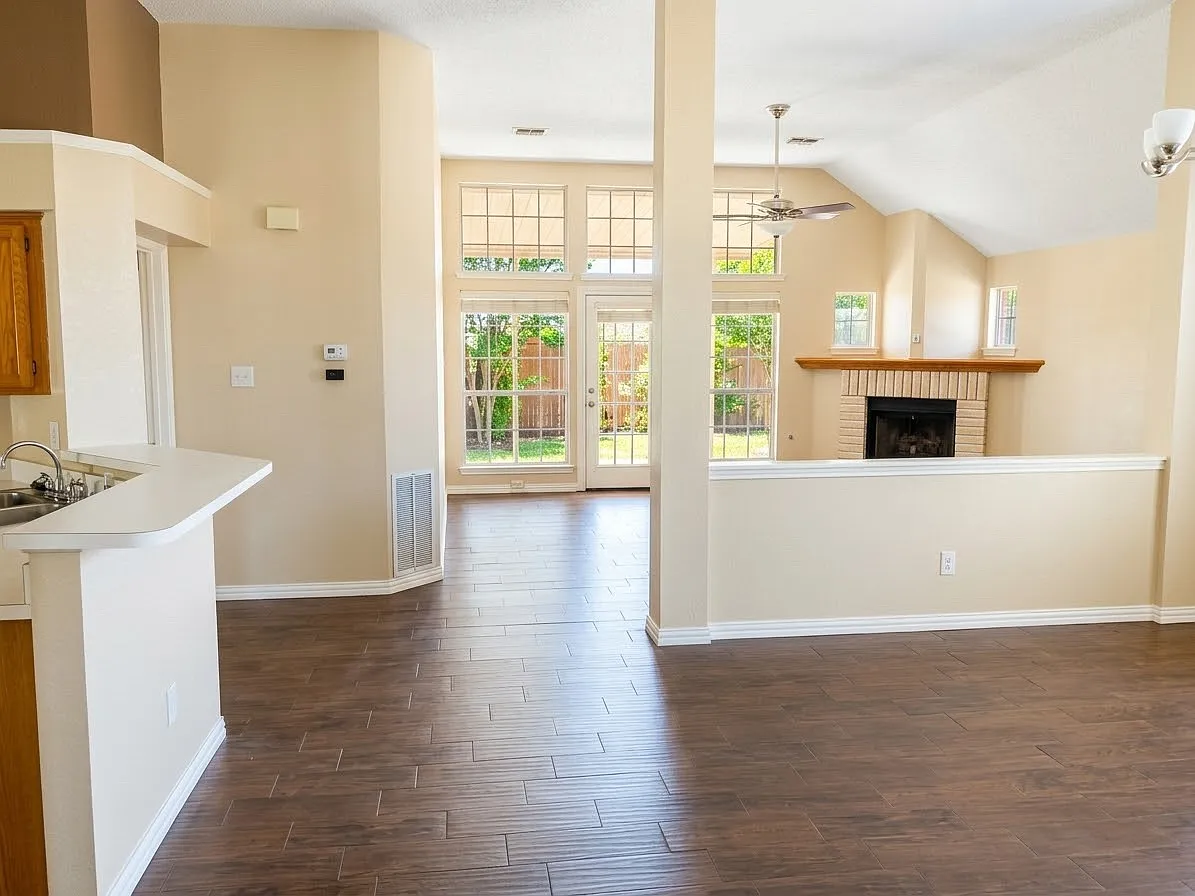 18504 Shadow Ridge Dr — Photo 2