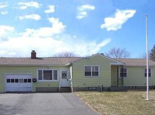 38 Sherwood St, Chicopee, MA 01013