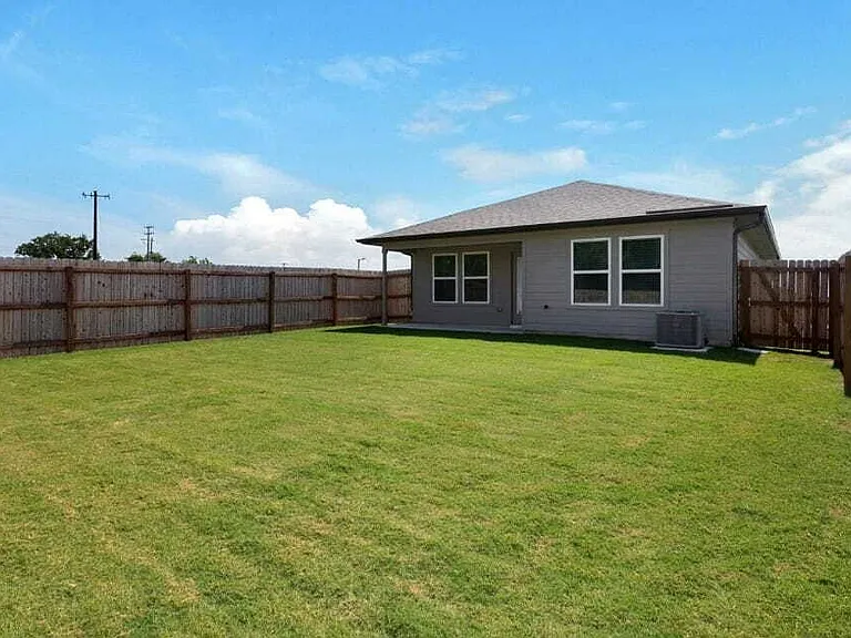 1010 Amistad Loop — Photo 9