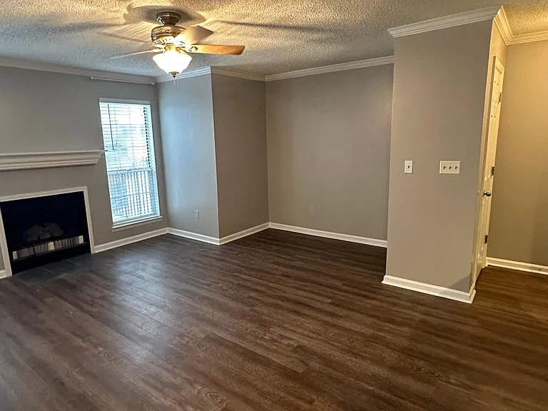 202 Granville Ct — Photo 5