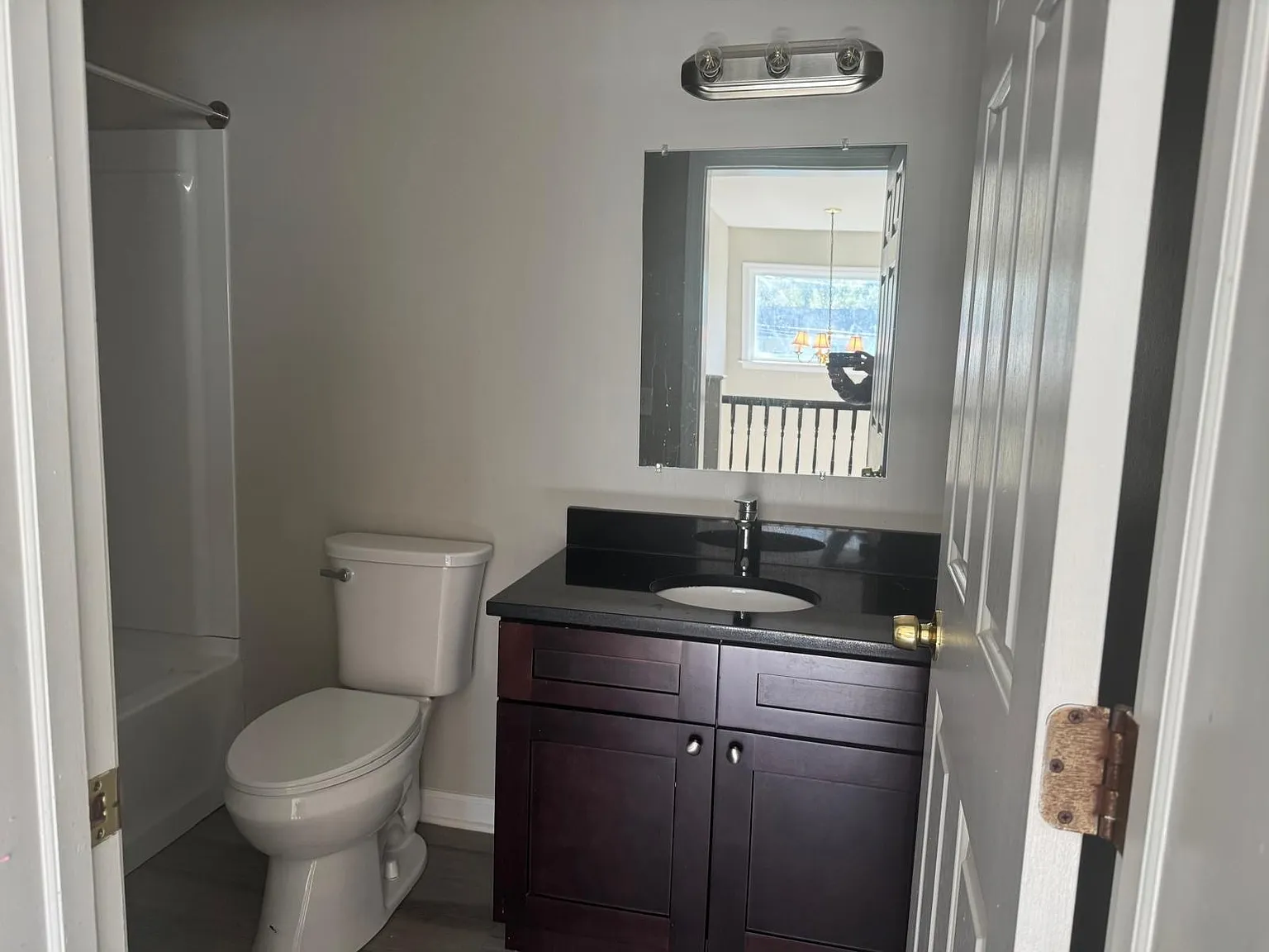 4 bed, 2.5 bath, 2500 sqft, $4,800 — Photo 3