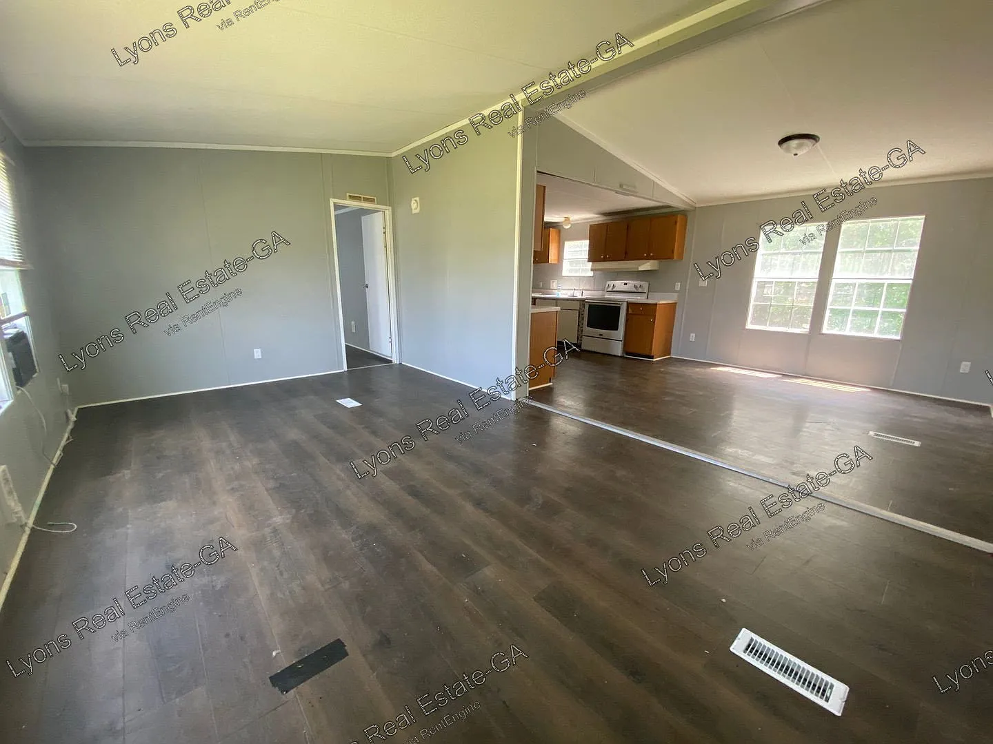 3 bed, 2.0 bath, $850 — Photo 2