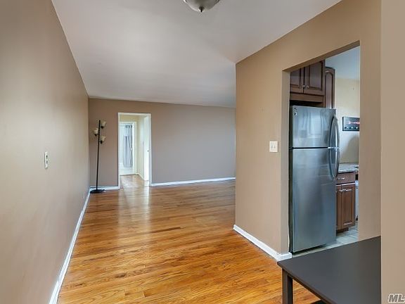 5th image of 4 W Mill Dr APT 2B