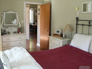 master bdrm, w full bath