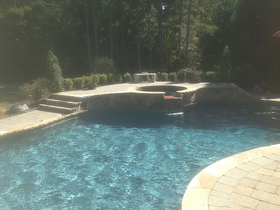hot tub & pool