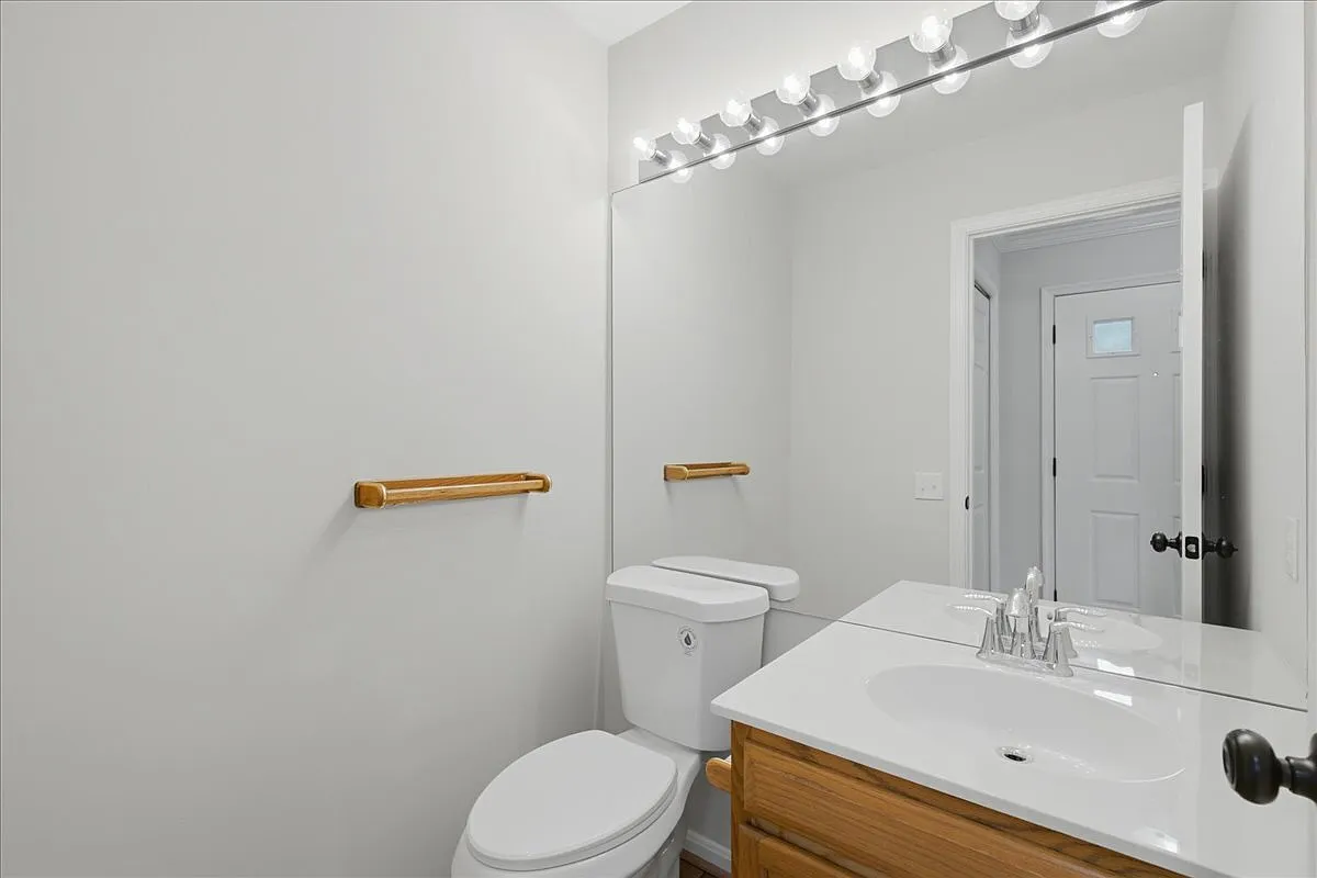 3 bed, 2.5 bath, 1427 sqft, $3,300 — Photo 4
