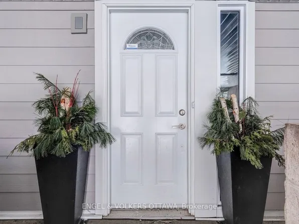 3445 Uplands Dr #116, Ottawa, ON K1V 9N6