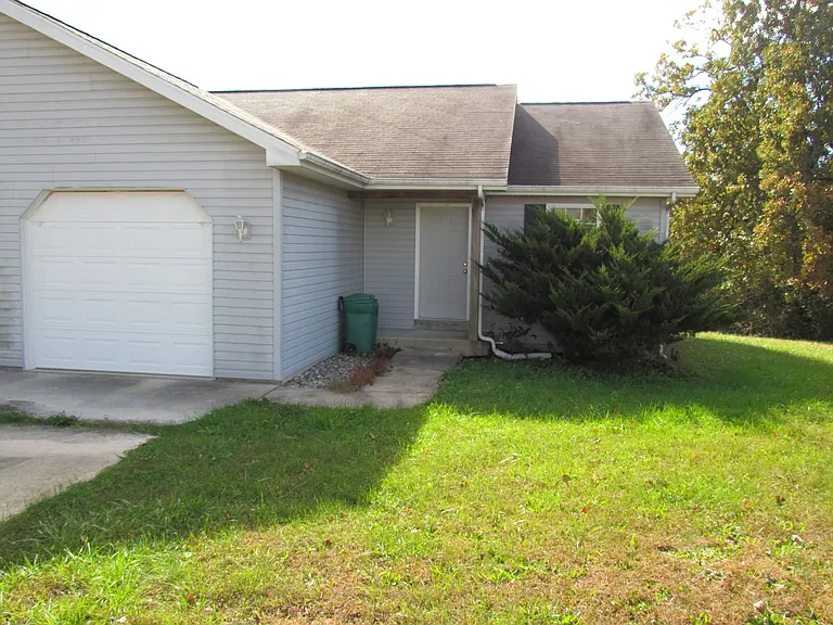 407 9th Street Cir — Photo 25