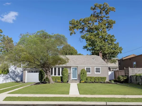 2305 Hynes Place, Bellmore, NY 11710