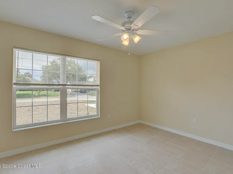 743 Breakwater Ter — Photo 27