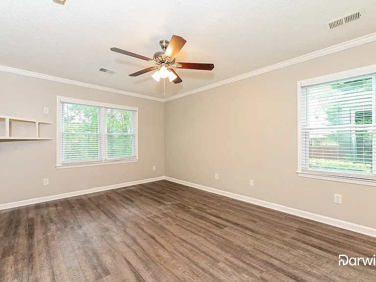 350 Cowan Rd SE — Photo 8