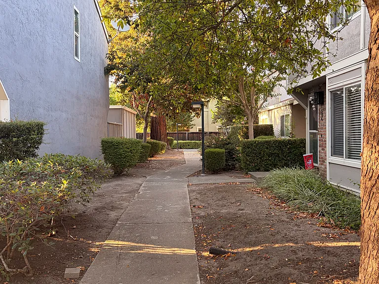 Sycamore Cir — Photo 2