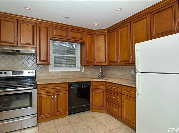 3rd image of 28 Lexington Ave