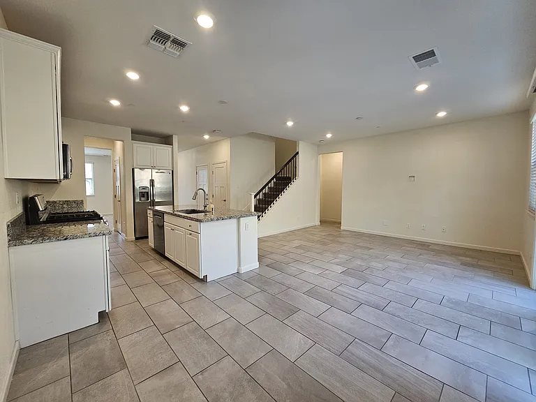 8013 Avanti Dr — Photo 9