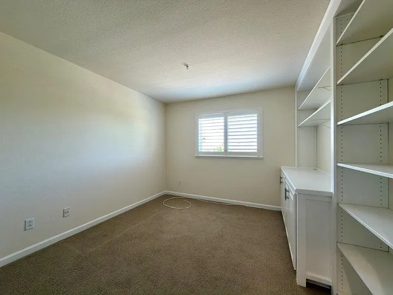 94 S Newport Dr — Photo 33