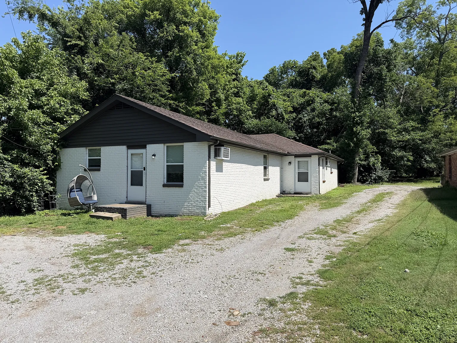 905 Blue Ridge Drive - B — Photo 1