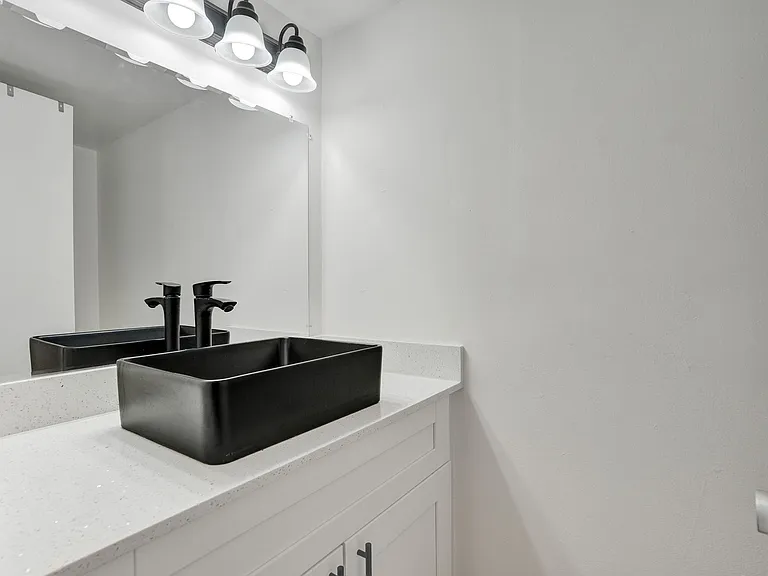 The Oaks Apartments — Photo 38