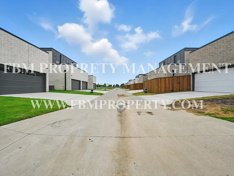 2128 Layla Dr — Photo 23