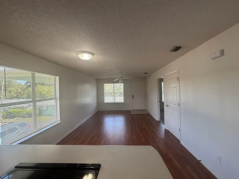 565 Florosa Ct — Photo 9