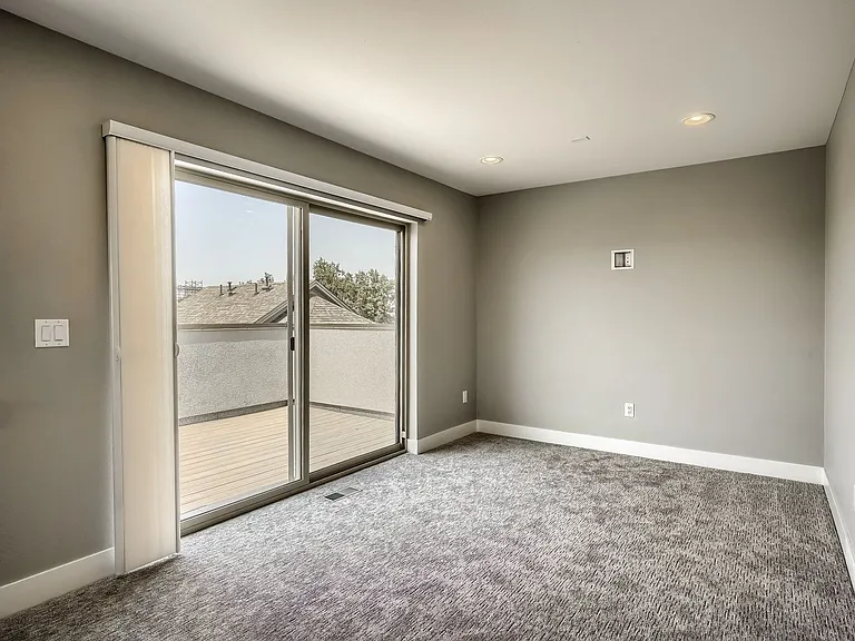 718 W 1st Ave — Photo 59