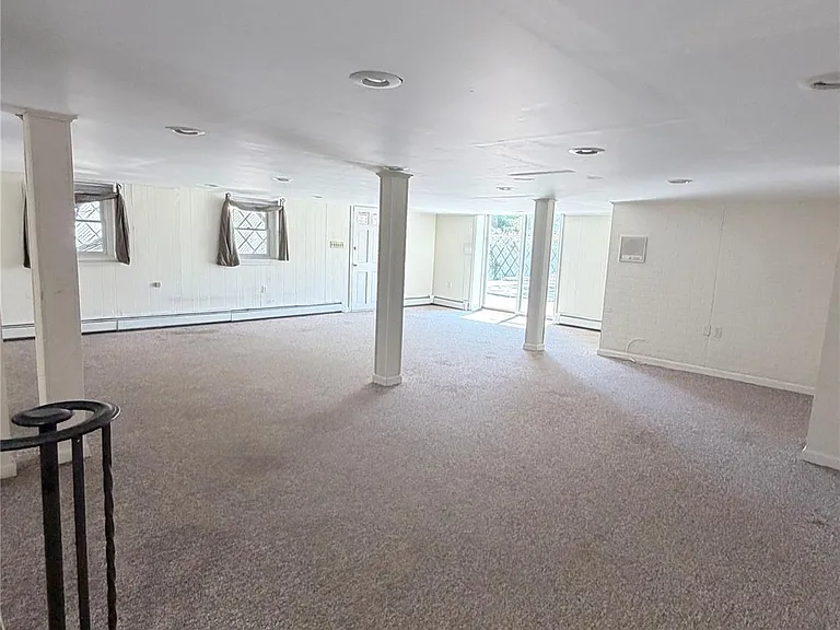 216 Maple Ave — Photo 18