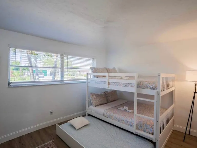 3649 SE 5th Ct — Photo 14