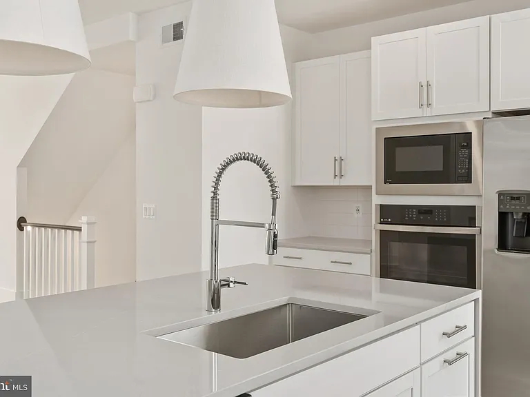 9207 Forkleaf Oak Dr — Photo 20