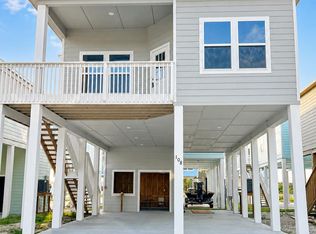 108 Maldives Dr, Rockport, TX 78382