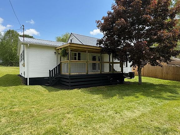 4th image of 105 Miller Ave