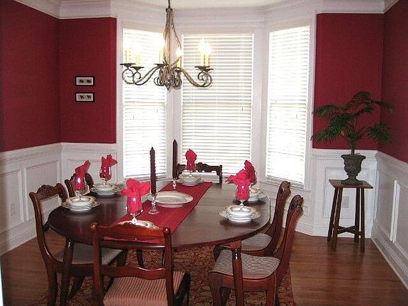 Huge Dining Room with Tray Ceiling and Hardwood Floors