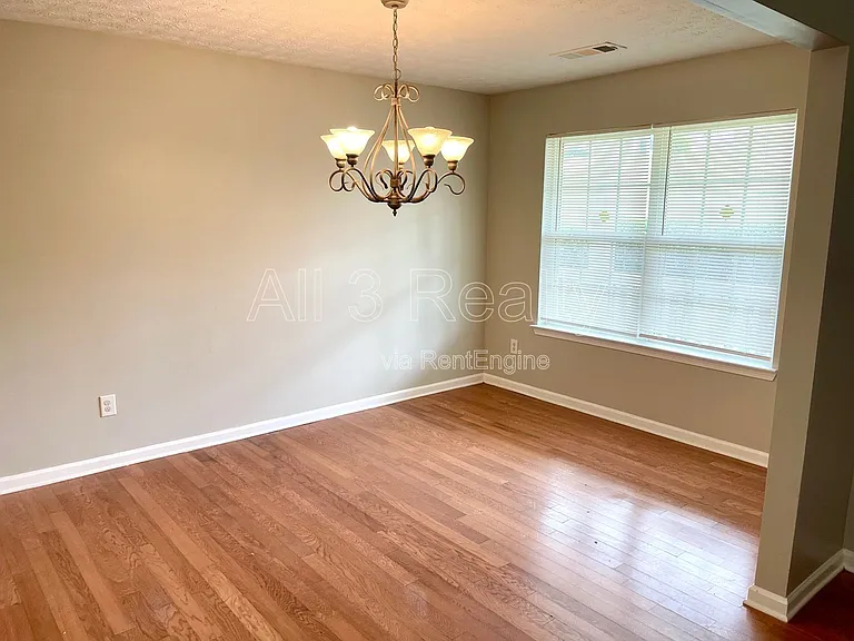225 Forrest Ln — Photo 4