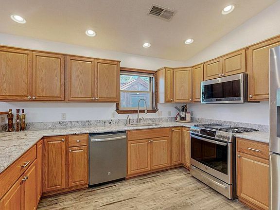 3rd image of 22 Camino Viejo