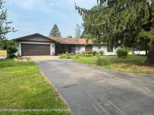 12196 Center Rd, Bath, MI 48808
