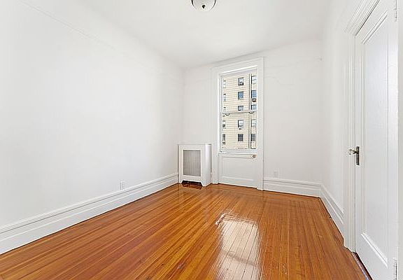 5th image of 50 E 96th St APT 6B