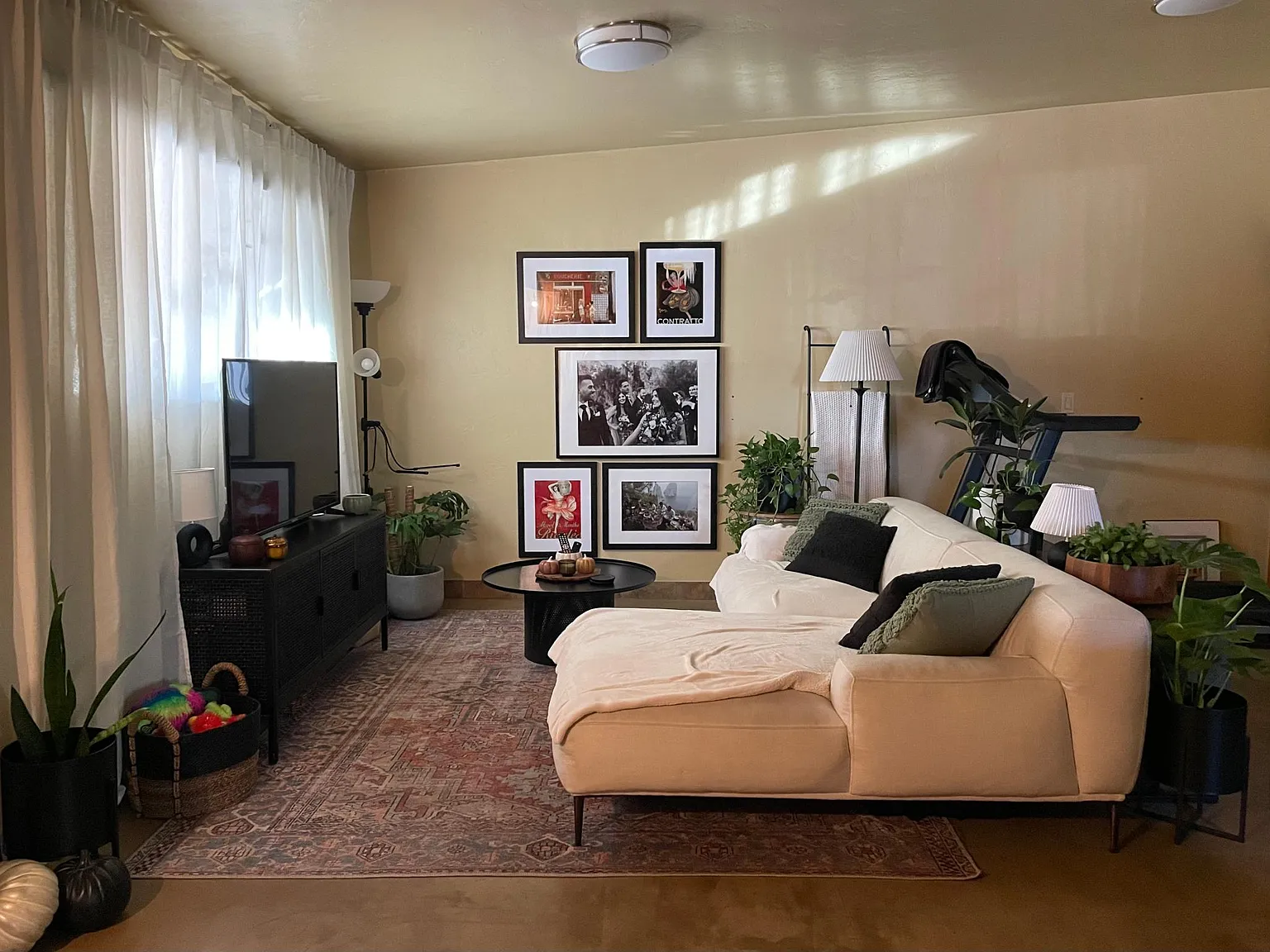 560 S Rubio Ave — Photo 4
