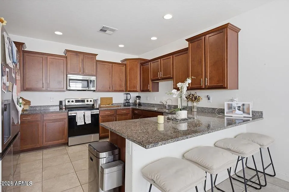 4 bed, 2.5 bath, 2220 sqft, $2,495 — Photo 3
