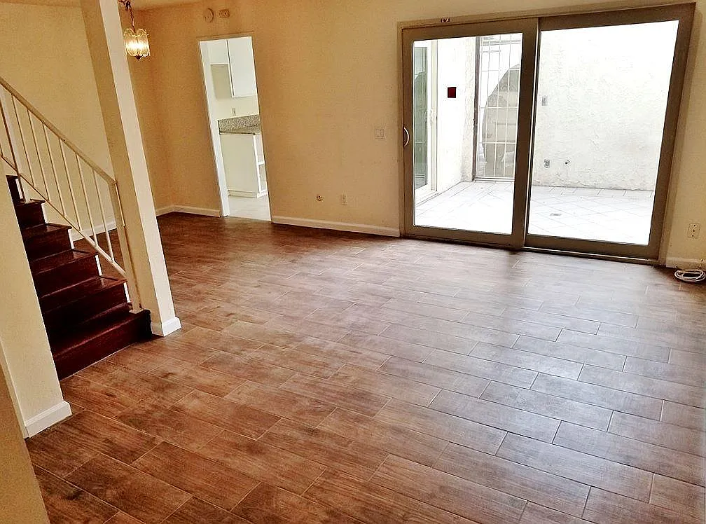 3 bed, 2.5 bath, 1373 sqft, $2,800 — Photo 3