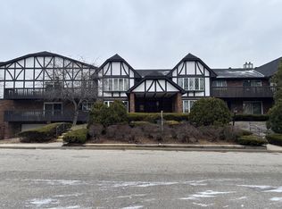 8900 N Park Plaza Ct UNIT 203, Brown Deer, WI 53223
