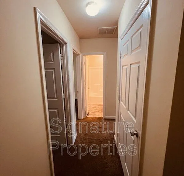 555 Fairfax Ave #C — Photo 12