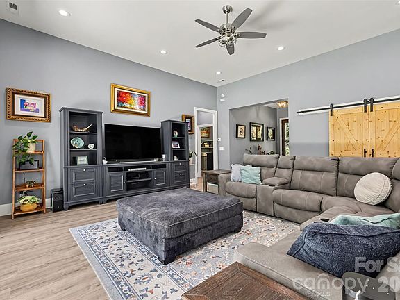 4th image of 743 Parson Rd