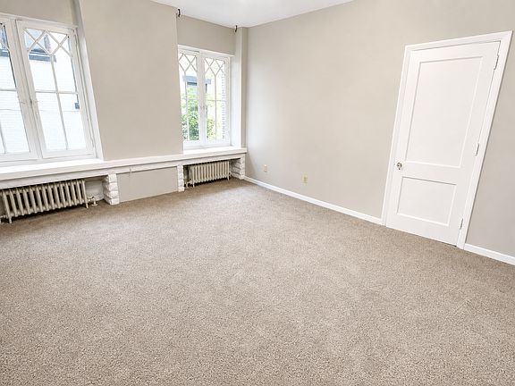 Carpeted 1-Bedroom (Unit 13)